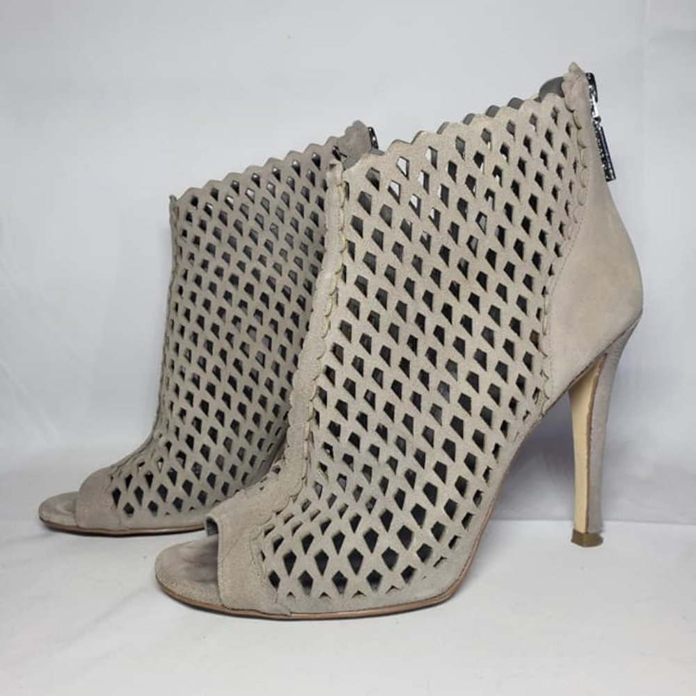 Sz 7. Grey suede cage booties